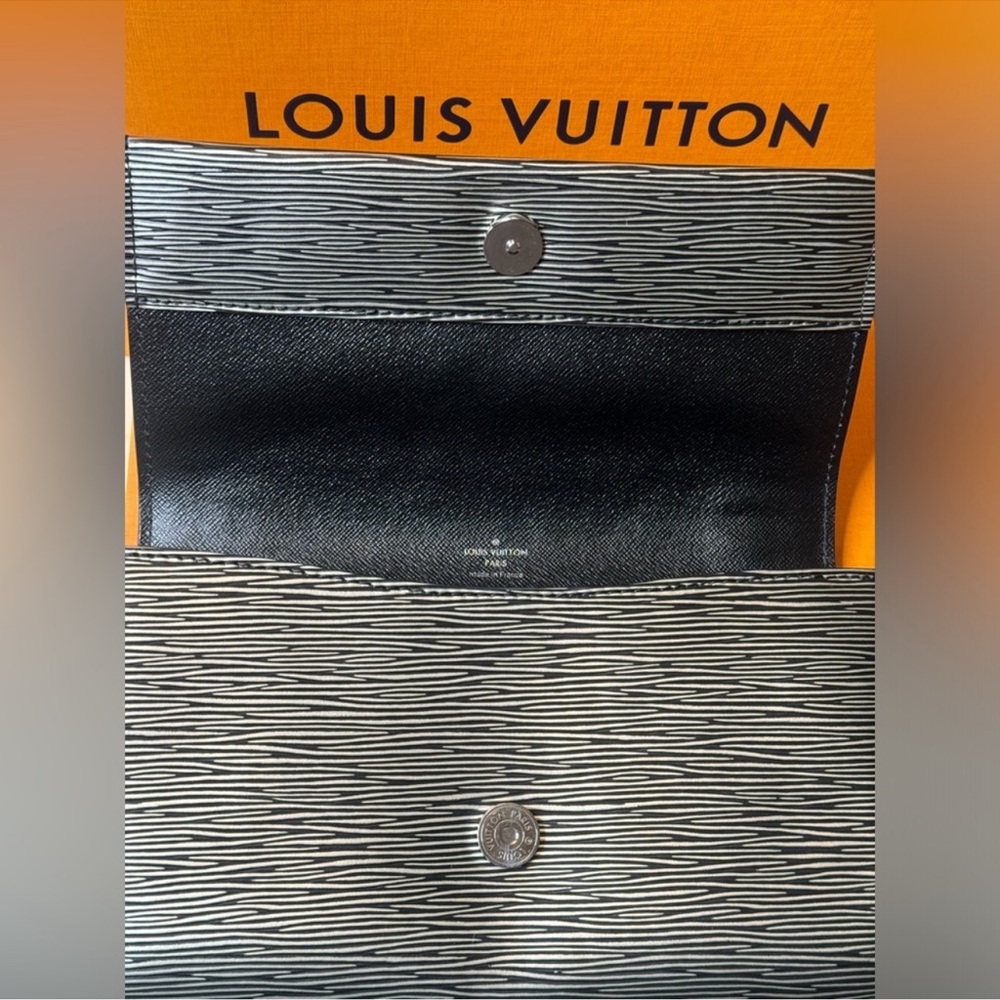 Louis Vuitton Epi Clery - Picture 9 of 13